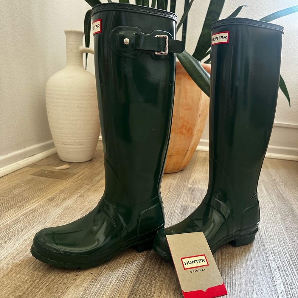 Hunter tall women’s rain boots - Size 5 glossy hunter green - New & unworn